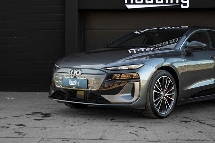 Grå Audi A6 e-tron fra 2026