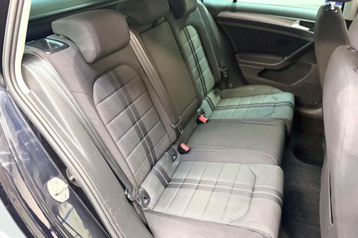 Sort VW Golf VII fra 2016