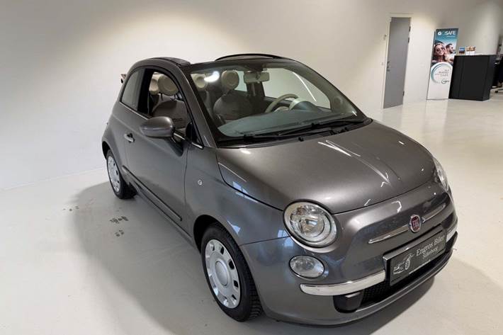 Grå Fiat 500C fra 2013 set udefra