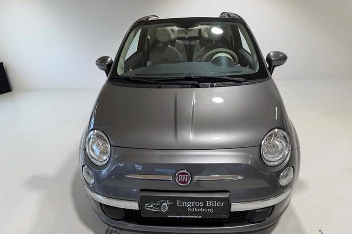 Grå Fiat 500C fra 2013