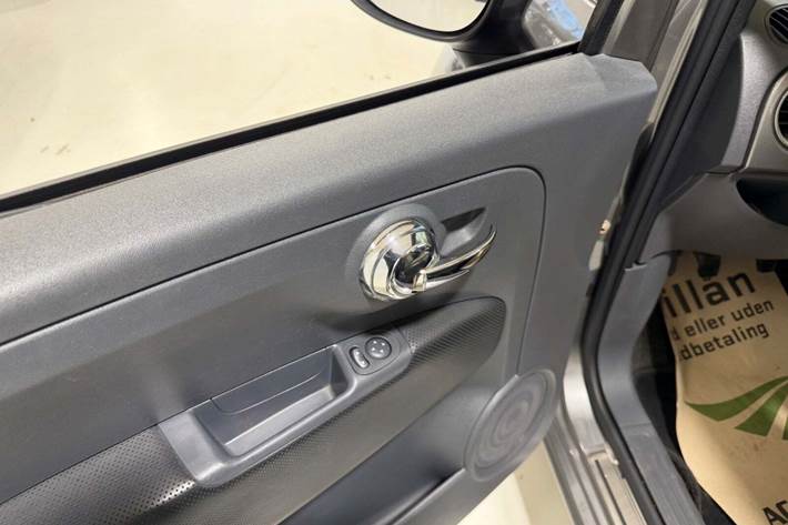 Grå Fiat 500C fra 2013