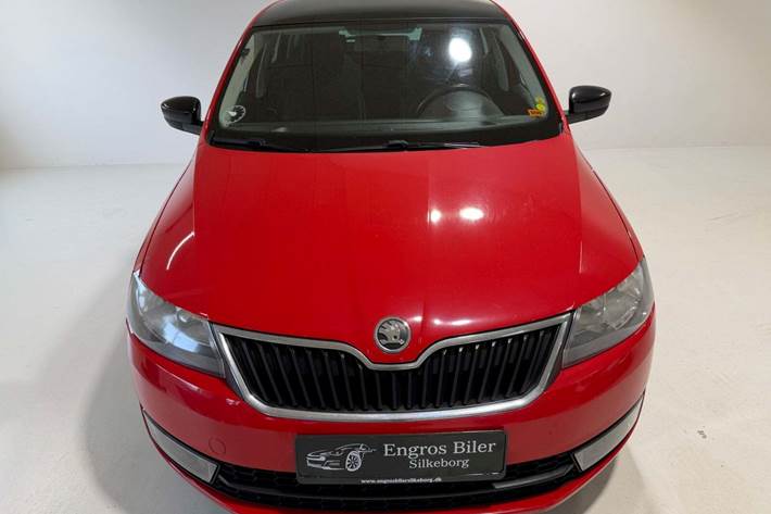 Rød Skoda Rapid fra 2014