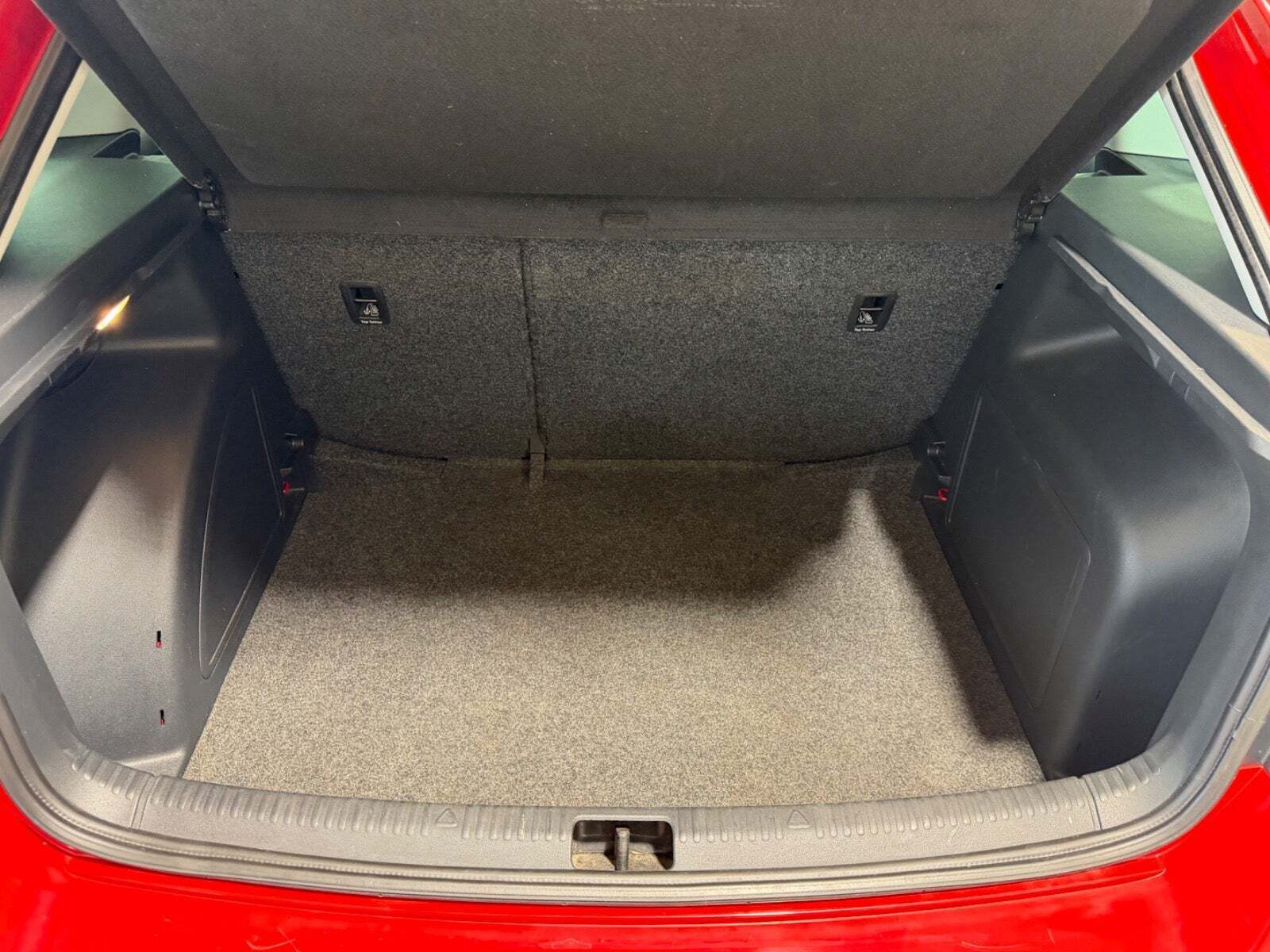 Rød Skoda Rapid fra 2014