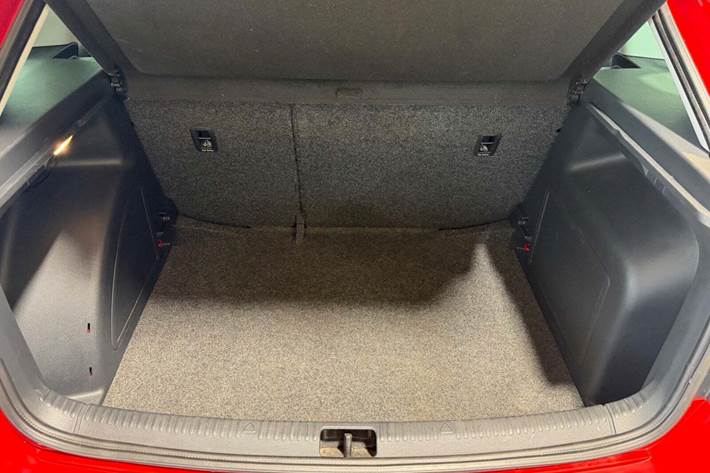 Rød Skoda Rapid fra 2014