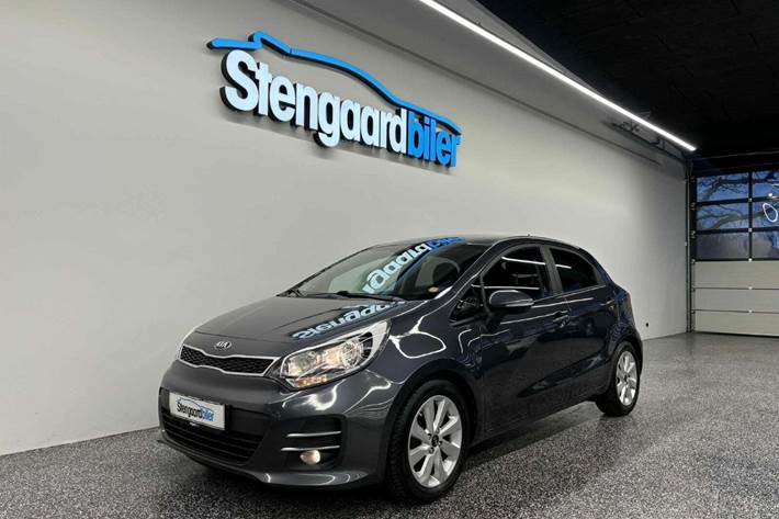 Grå Kia Rio fra 2015
