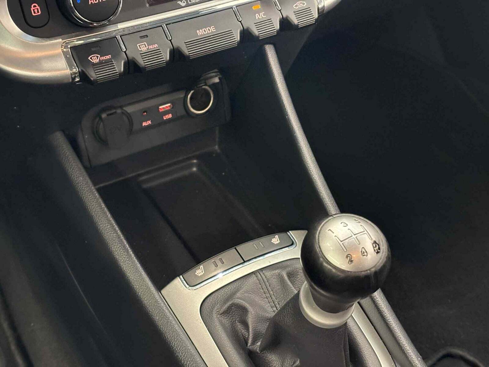 Grå Kia Rio fra 2015