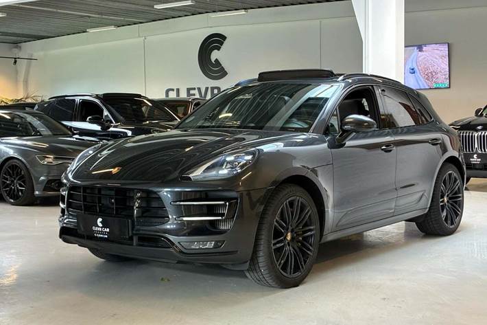 Grå Porsche Macan Turbo fra 2018