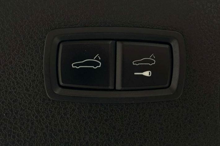 Grå Porsche Macan Turbo fra 2018