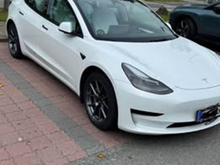 Tesla Model 3 Standard Range+ RWD