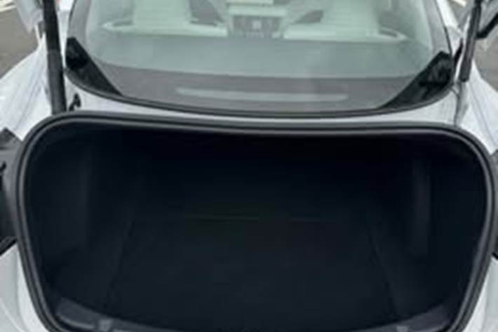 Hvid Tesla Model 3 fra 2022