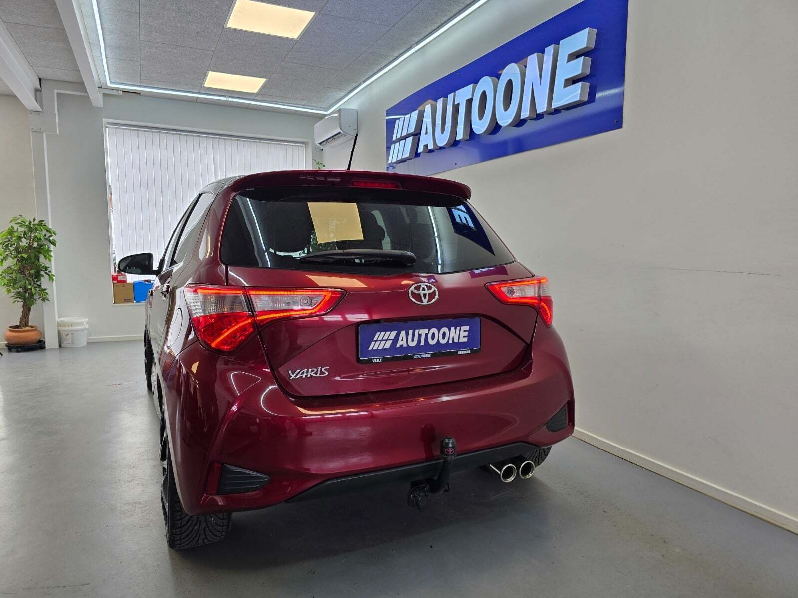 Rød Toyota Yaris fra 2017