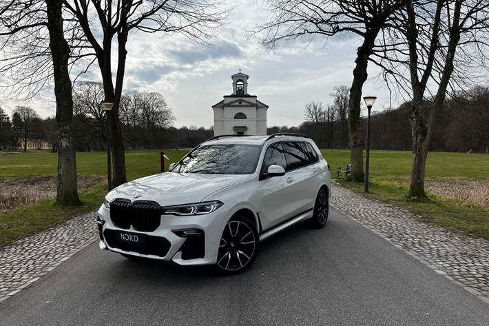 Grøn BMW X7 fra 2020