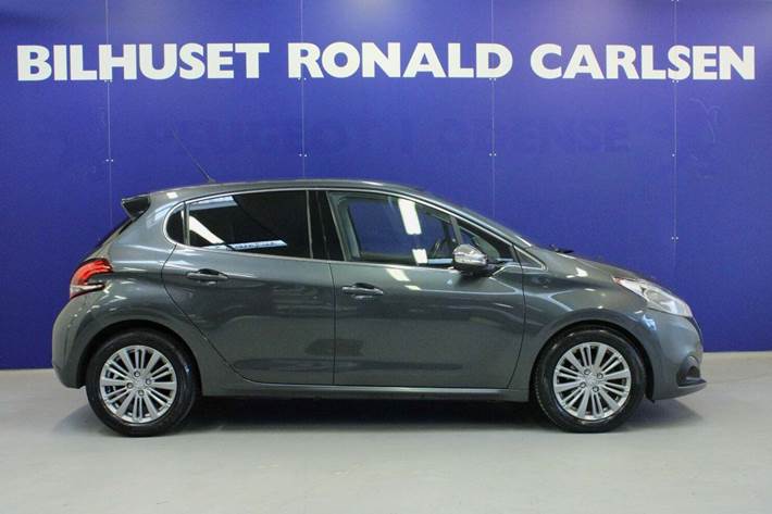 Grå Peugeot 208 fra 2016