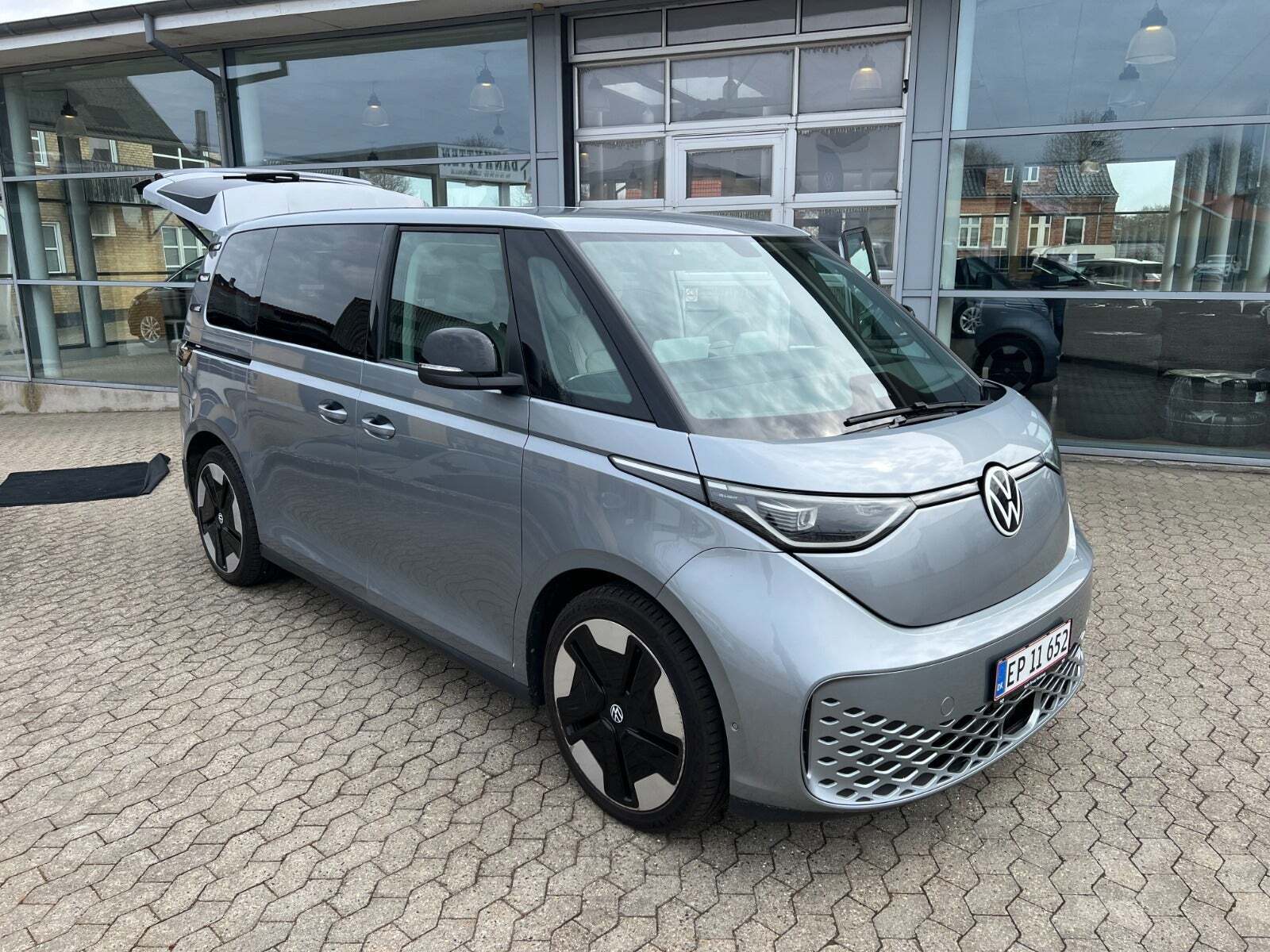 VW ID.Buzz 77 Pro SWB