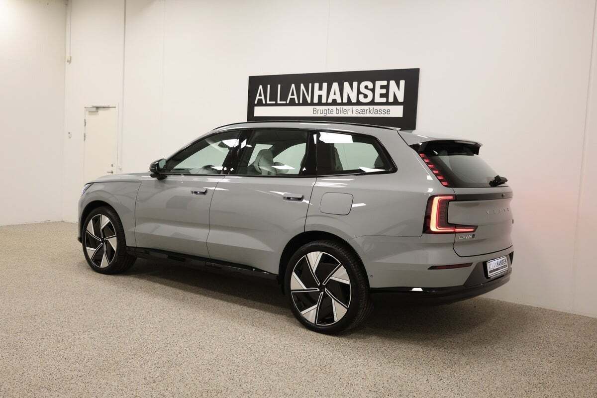 Grå Volvo EX90 fra 2025