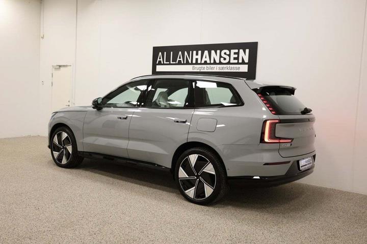 Grå Volvo EX90 fra 2025