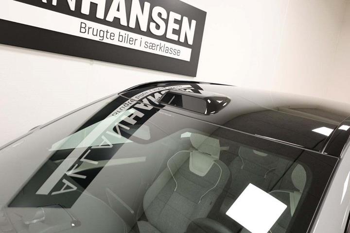 Grå Volvo EX90 fra 2025 set udefra