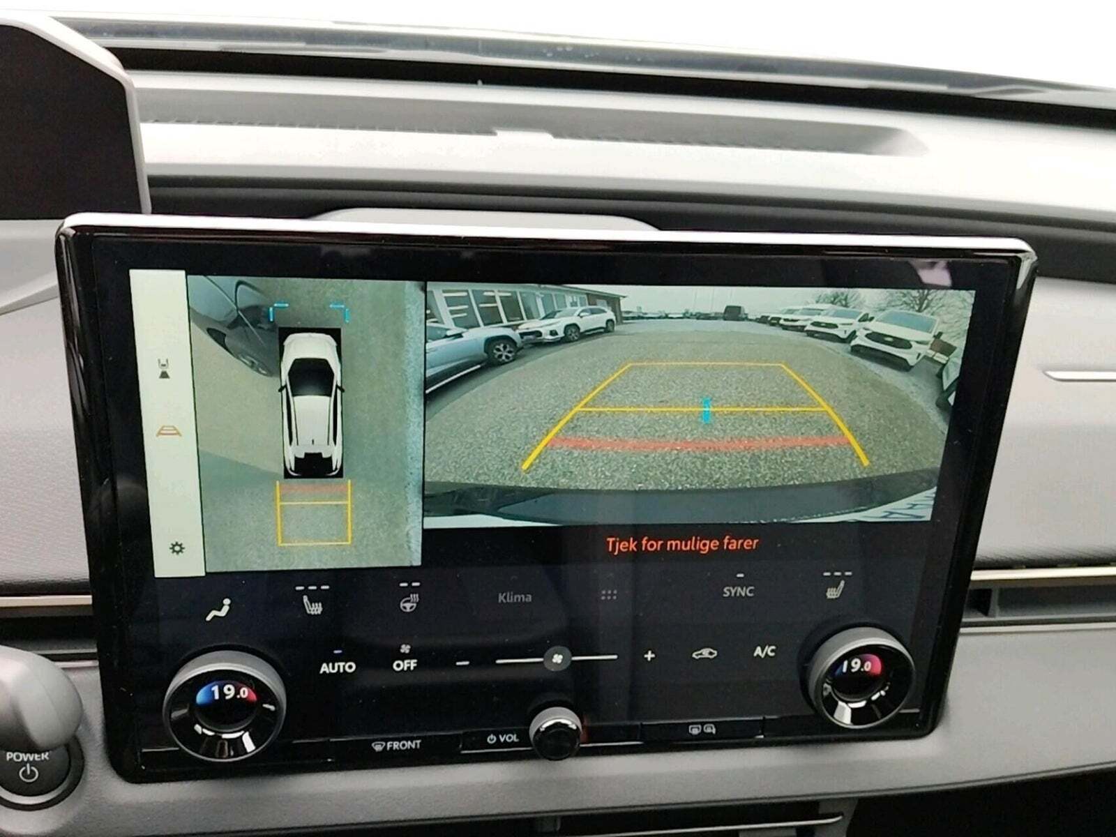 Sort Toyota BZ4X fra 2025