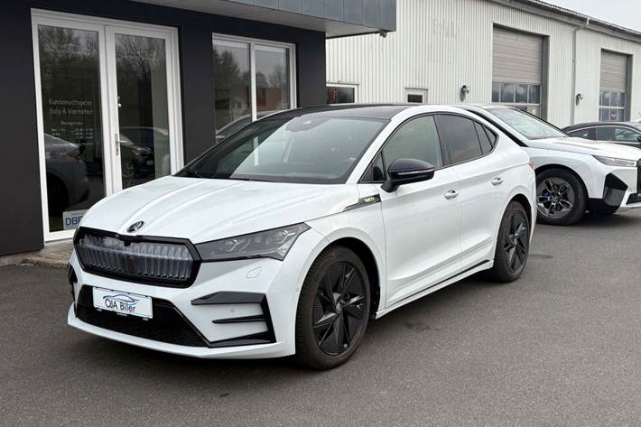 Hvid Skoda Enyaq fra 2023