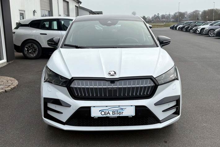 Hvid Skoda Enyaq fra 2023