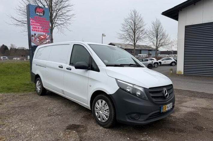 Hvid Mercedes Vito 114 fra 2019