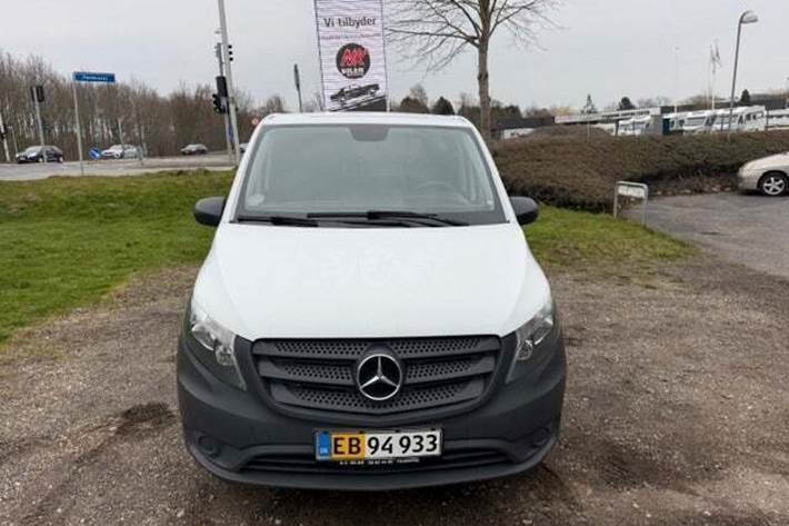 Hvid Mercedes Vito 114 fra 2019