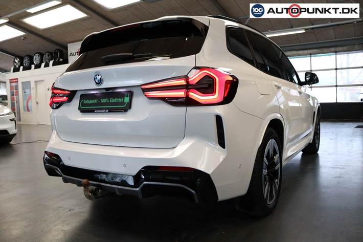 Hvid BMW iX3 fra 2023