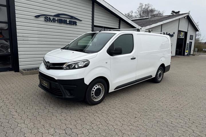 Hvid Toyota ProAce fra 2021