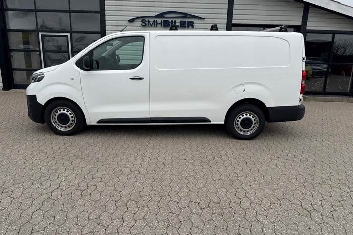 Hvid Toyota ProAce fra 2021