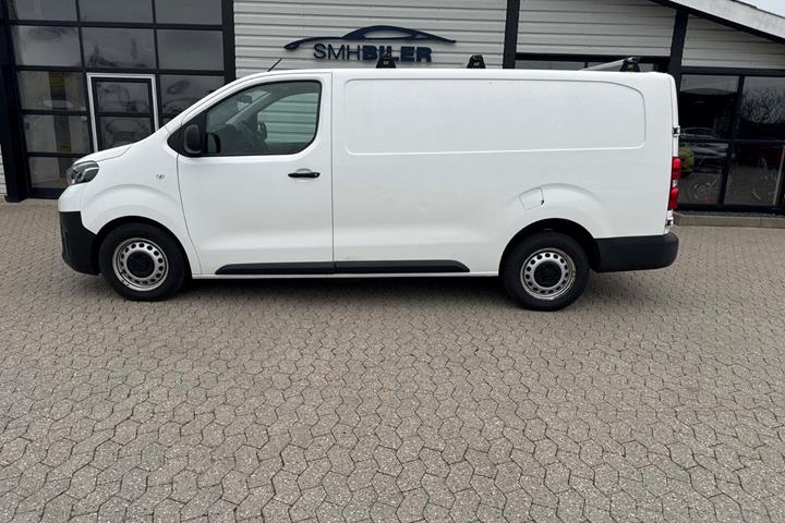 Hvid Toyota ProAce fra 2021