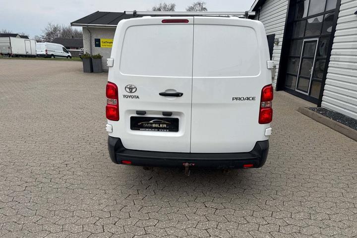 Hvid Toyota ProAce fra 2021