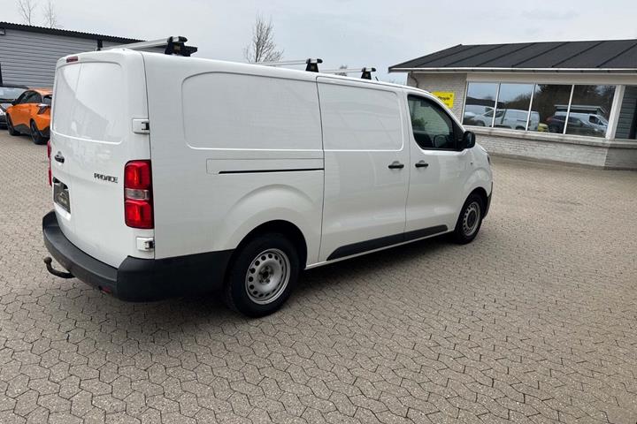 Hvid Toyota ProAce fra 2021