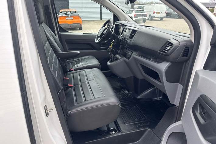 Hvid Toyota ProAce fra 2021
