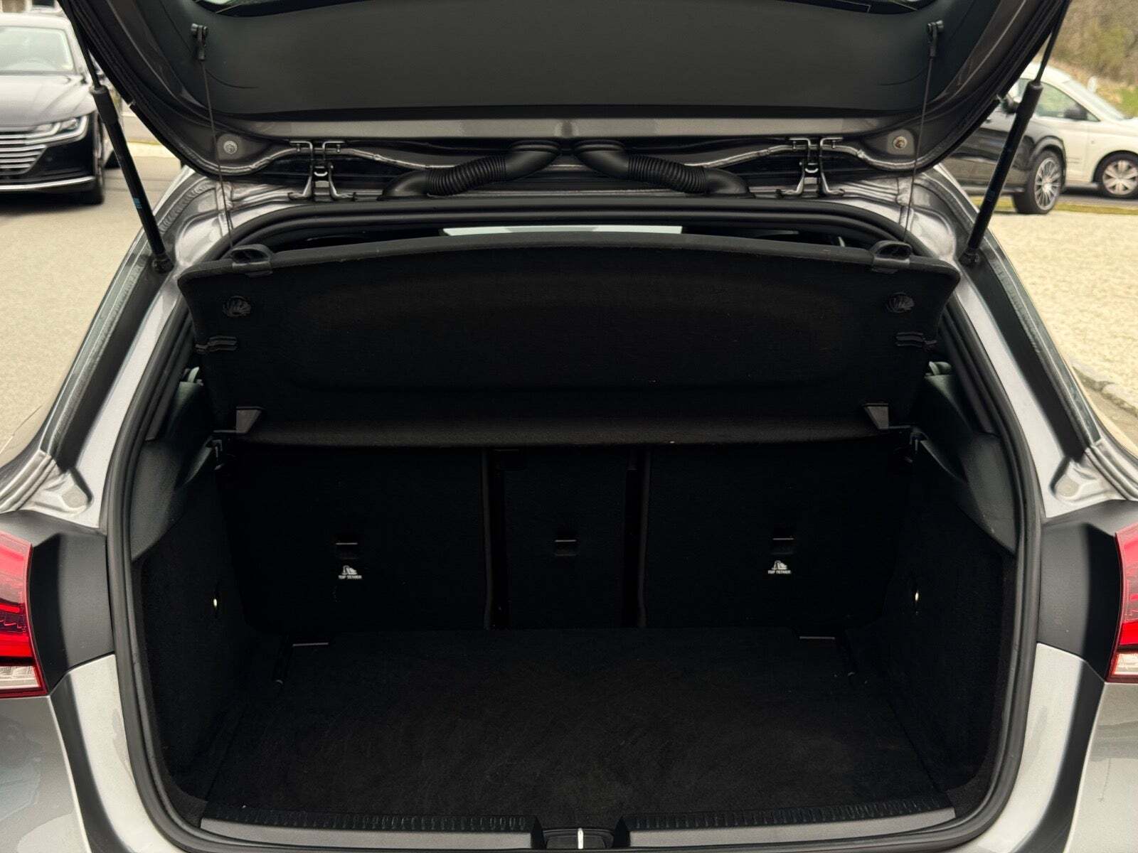 Grå Mercedes A200 fra 2020