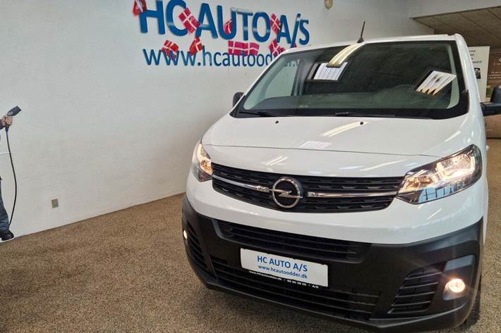 Hvid Opel Vivaro-e fra 2025