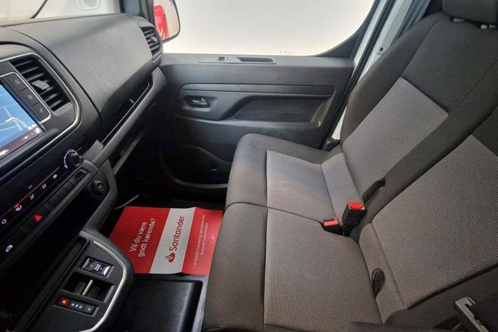 Hvid Opel Vivaro-e fra 2025