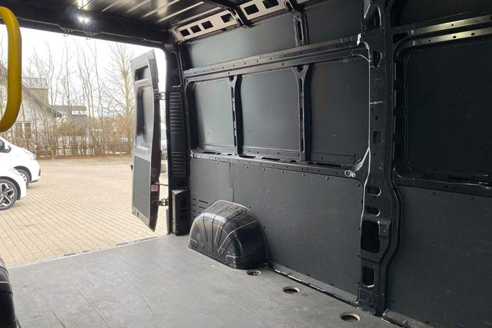 Sort Opel Movano 35 fra 2025