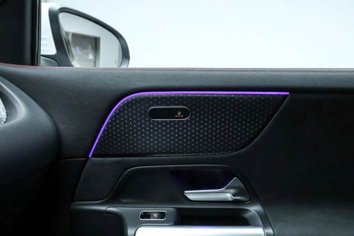 Hvid Mercedes EQA250+ fra 2025