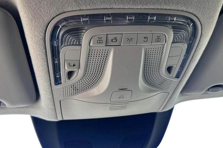 Blå Mercedes Vito 119 fra 2022