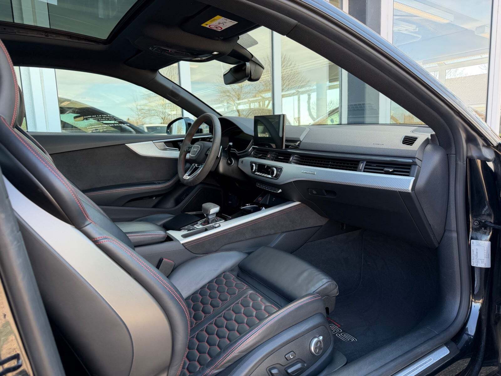 Sort Audi RS5 fra 2022 set indefra