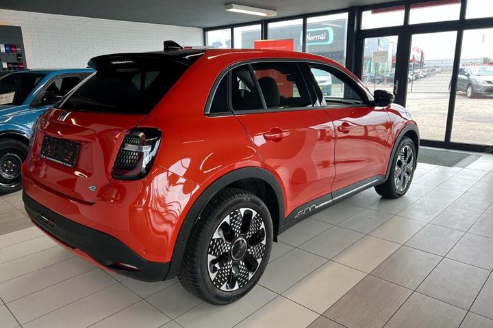 Orange Fiat 600e fra 2025