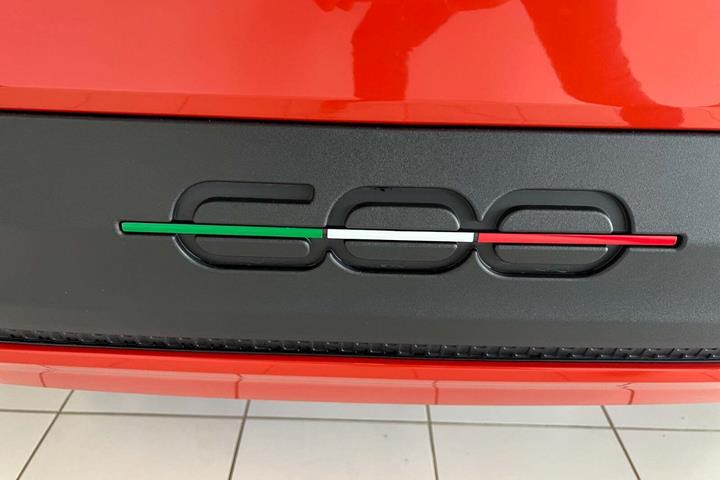 Orange Fiat 600e fra 2025