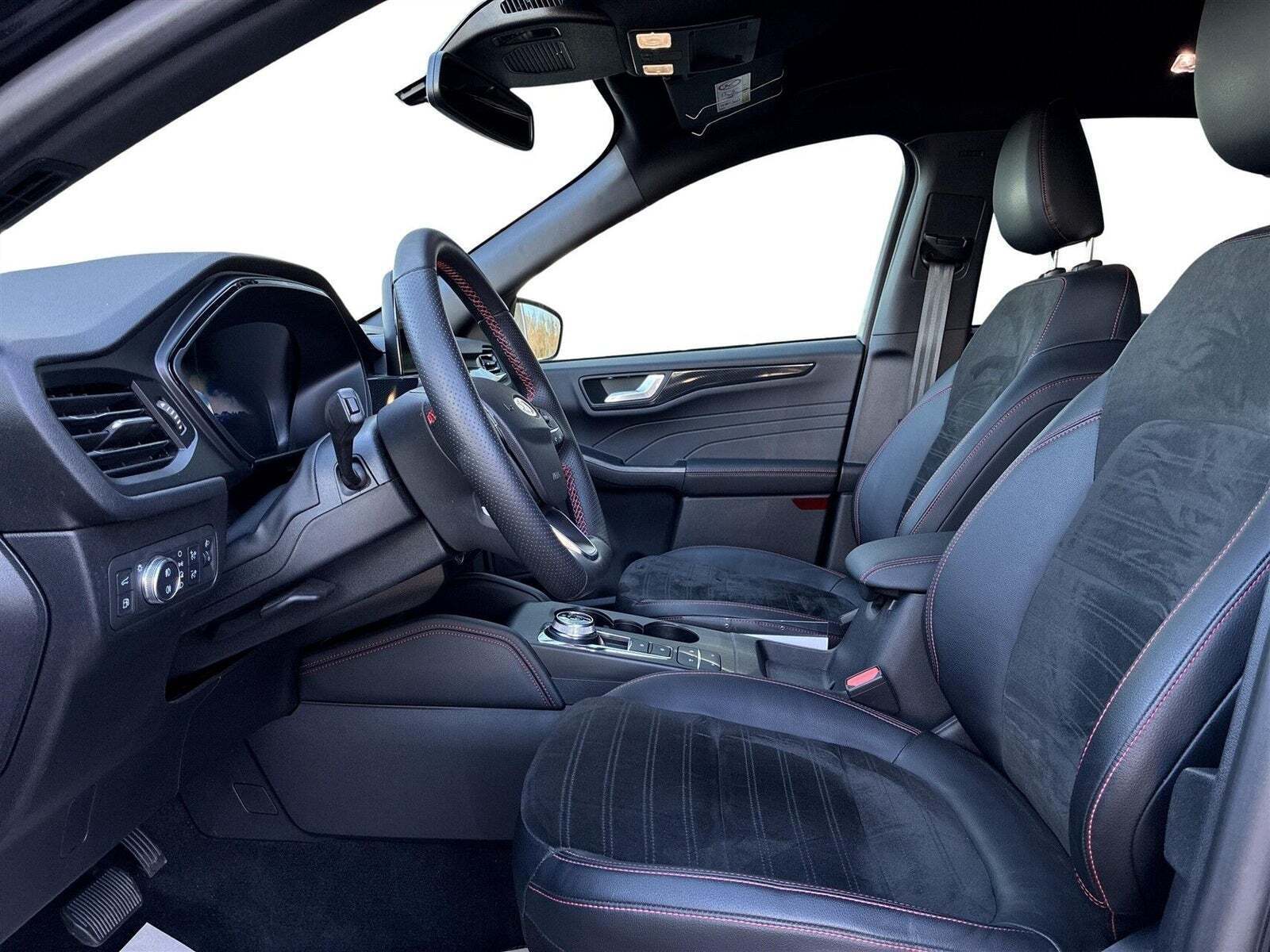 Sort Ford Kuga fra 2023