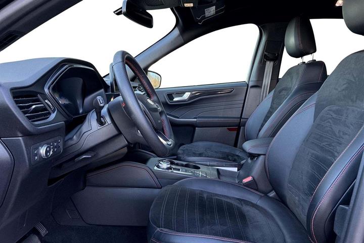 Sort Ford Kuga fra 2023