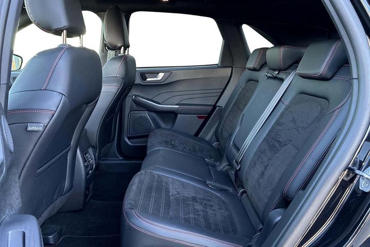 Sort Ford Kuga fra 2023