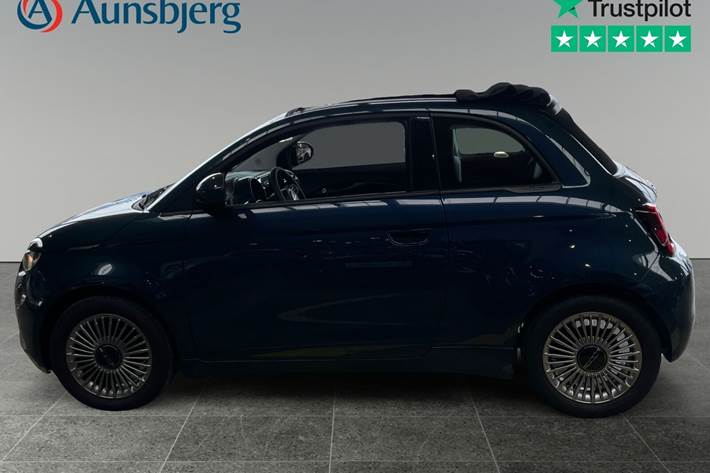 Blå Fiat 500e fra 2024