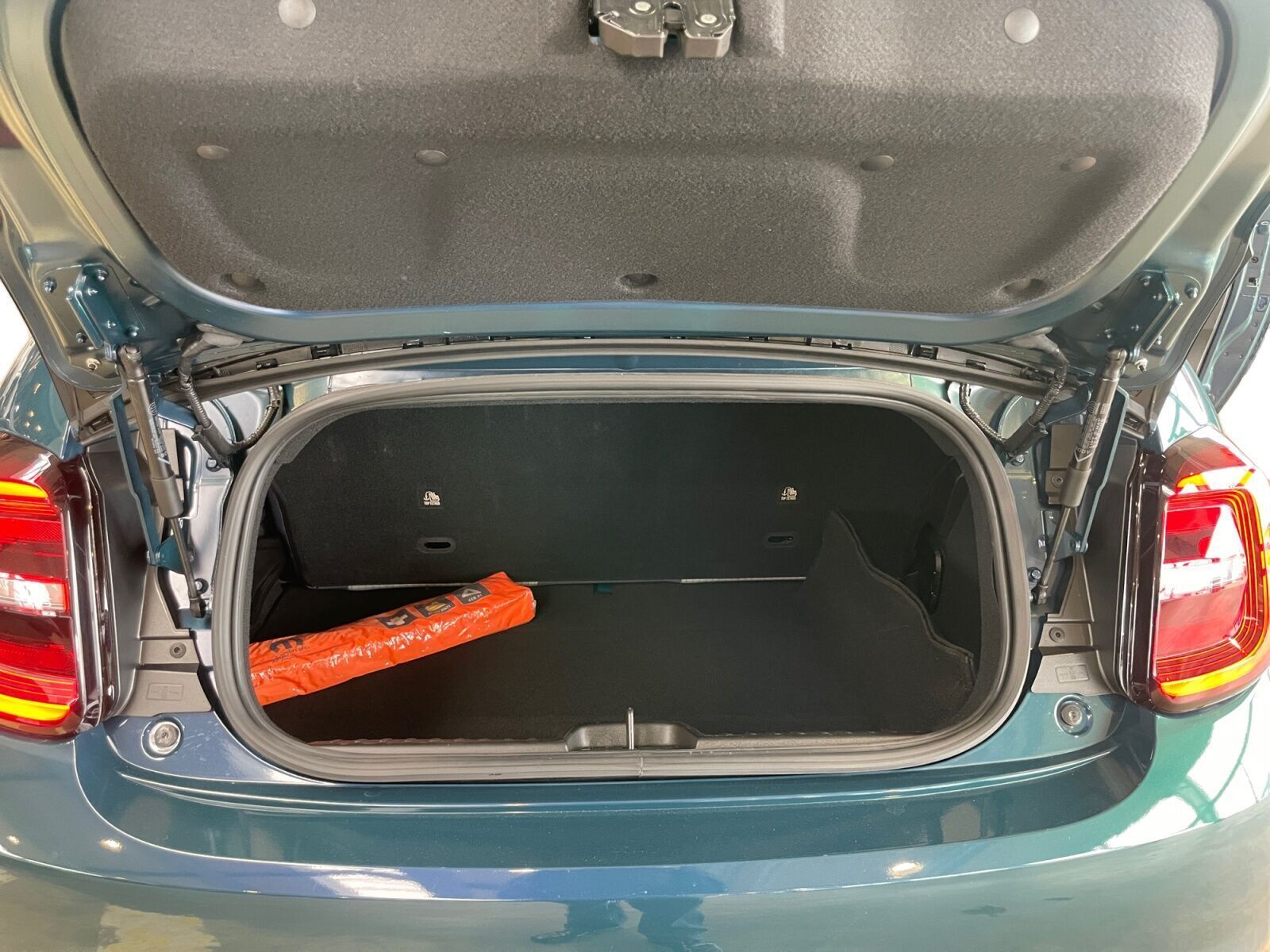 Blå Fiat 500e fra 2024