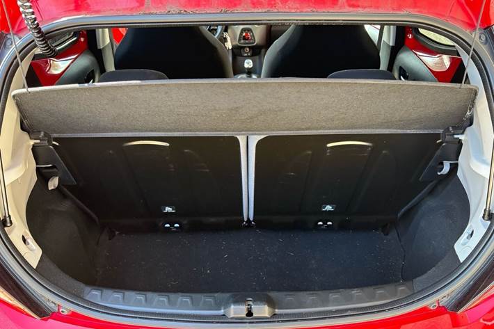 Rød Toyota Aygo fra 2021