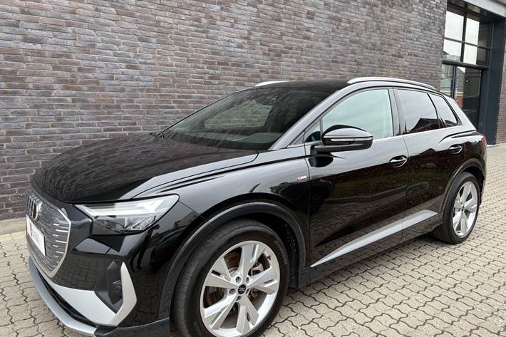 Sort Audi Q4 fra 2024 set udefra