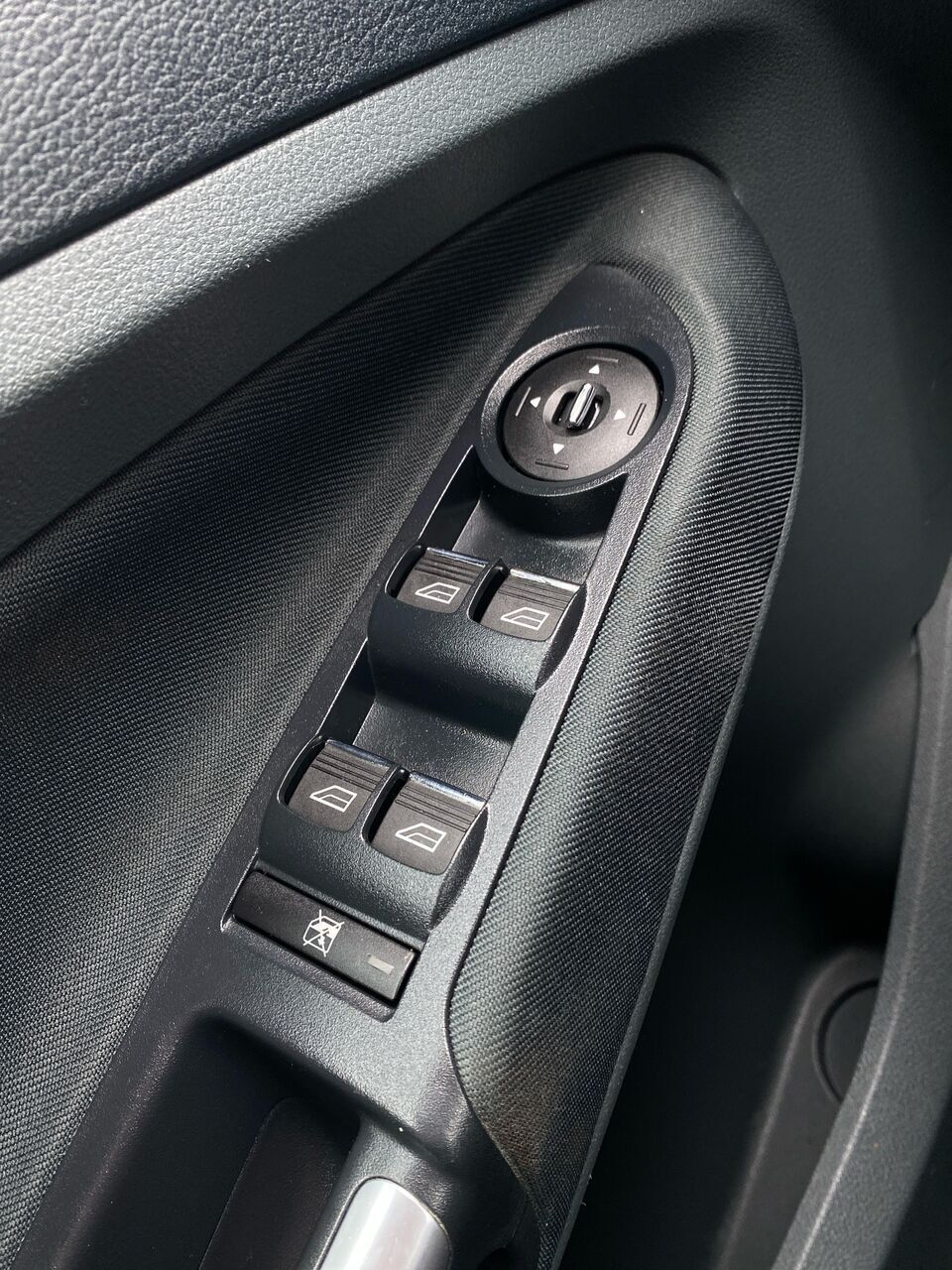 Grå Ford C-MAX fra 2011